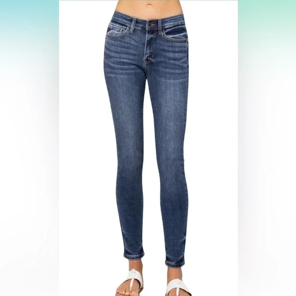 Judy Blue Skinny Fit Mid Rise Women's Blue Skinny Jeans - 24 - Picture 1 of 12